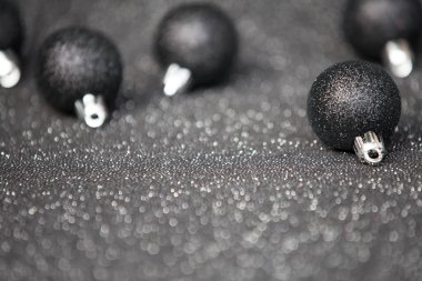 Festival siyah Noel dekorasyonu ile şık siyah Noel 