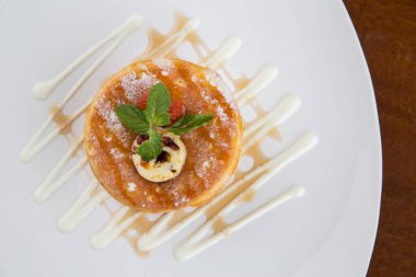 Meyve ile kahvaltıda gözleme. Muz ve stra ile gözleme