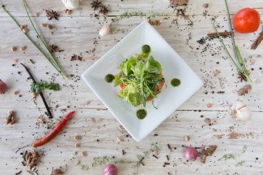 Yaz ruccola ve domates salatası