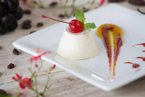 Creme Panna Cota Pudding Souffleuse Dessert — Stockfoto