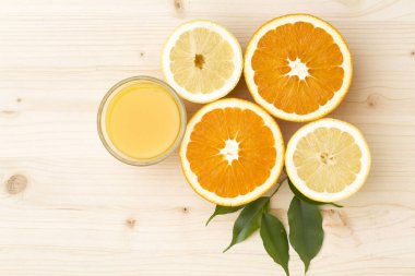 narenciye meyve ahşap arka plan üzerinde