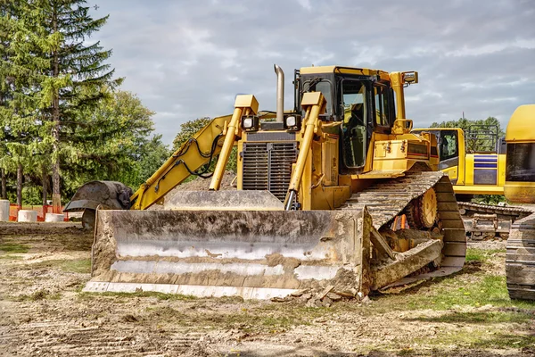 Grote bulldozer op bouwplaats — Stockfoto