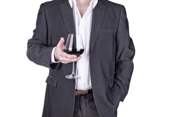 Primer plano del hombre sosteniendo un vaso de vino — Foto de Stock