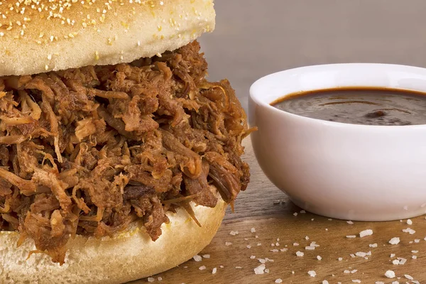 Hautnah auf Pulled Pork Sandwich — Stockfoto