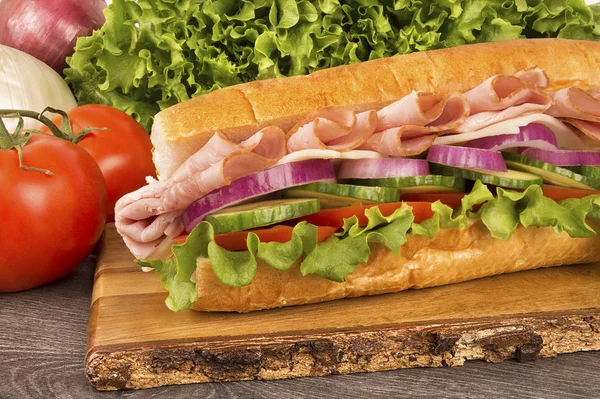 Закрыть бутерброд с ветчиной — стоковое фото