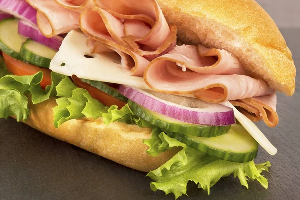 Gros plan sur sandwich jambon sous-marin — Photo