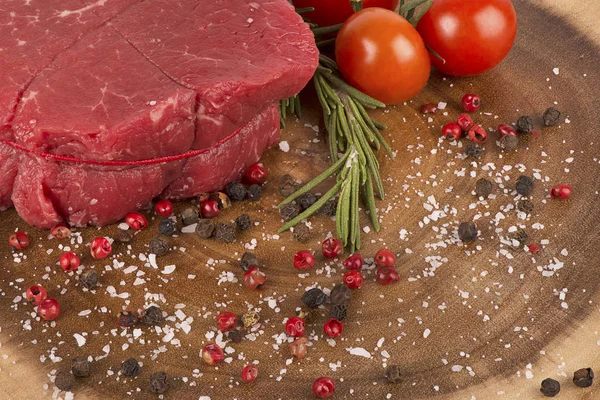 Heerlijke gedeelte van verse filet mignon — Stockfoto