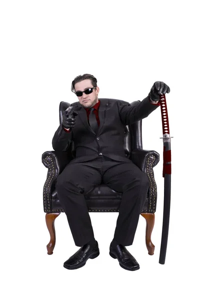 Zabójca siedzi na krześle — Zdjęcie stockowe