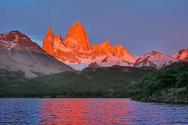 Híres Fitz Roy Csúcs Patagóniában Napkeltekor Argentínában Dél Amerikában Stock Kép