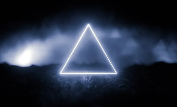 岩の地面に輝く未来的なレトロなネオン三角形の光 大きなバナー 3Dレンダリング 三角形のボケ モノクロ — ストック写真