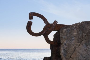 Sculpture Peine de los Vientos