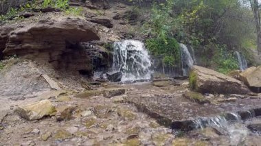 Izborsk, Rusya'nın Pskov bölgesi Sloven şelaleler
