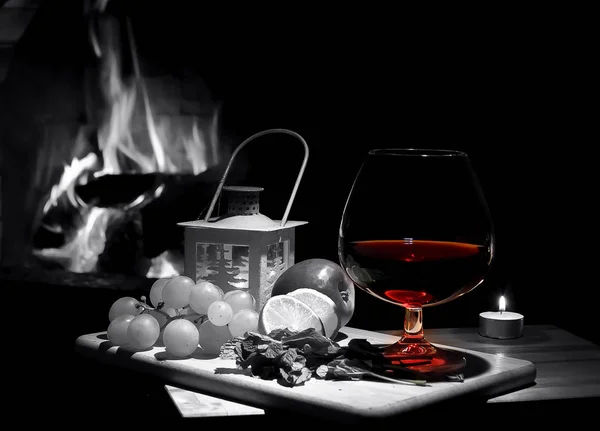 Fireplace grape cognac lemon — Stock Photo, Image