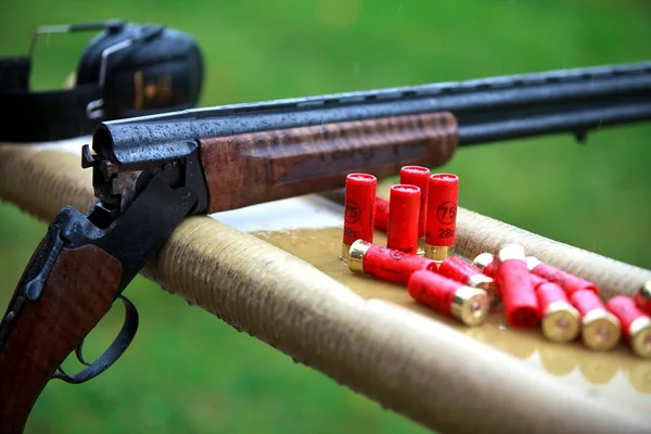 Hunting shotgun with bullets — Stock Photo, Image