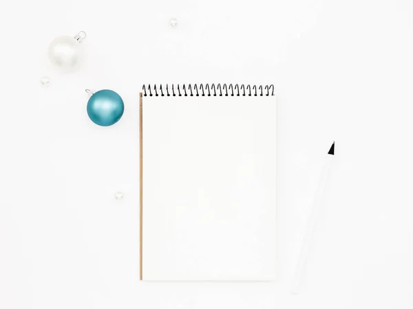 Minimalisic pozadí s notebookem — Stock fotografie