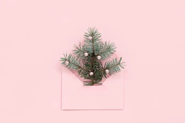 Noel ağacı pembe zarf içinde