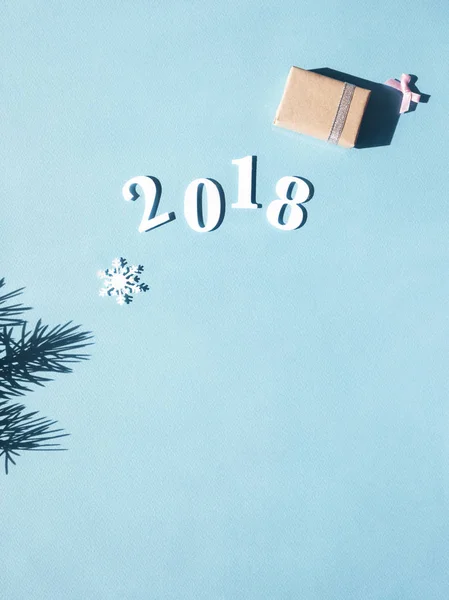 Minimal jul bakgrund med inskrift av 2018 — Stockfoto