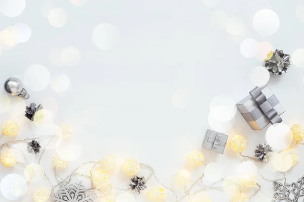 Parlak Noel ışıkları ve dekorasyon