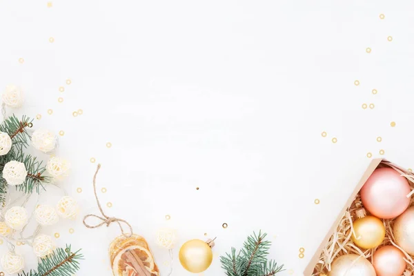 beyaz Noel süsleri 
