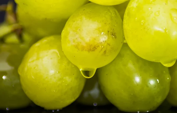 Bunch of grapes on a black slate stone — Stock Photo, Image