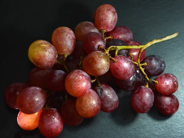 Bunch of grapes on a stone slate — Stock Photo, Image