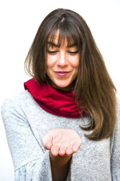 Retrato de una hermosa mujer con la mano abierta — Foto de Stock