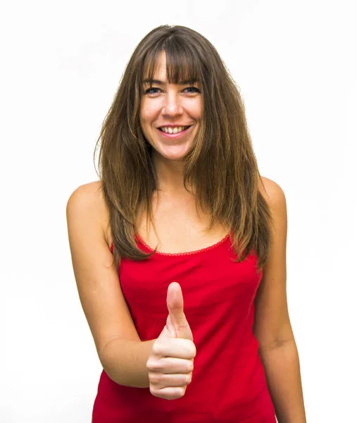 Retrato de una mujer hermosa con el pulgar hacia arriba en señal de optim — Foto de Stock