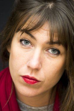 Güzel bir kadının portresi. 