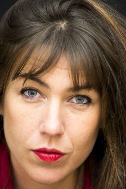 Güzel bir kadının portresi. 