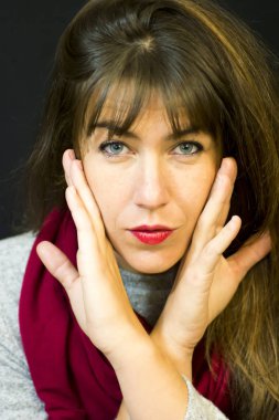 Güzel bir kadının portresi. 