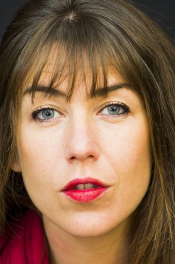 Güzel bir kadının portresi. 