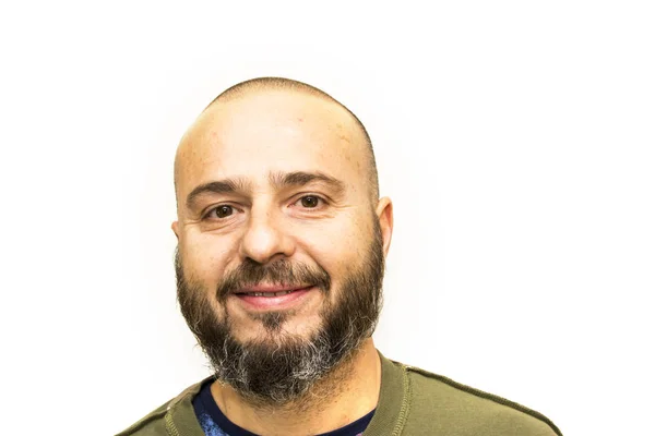 Hombre guapo y calvo con barba sobre fondo blanco —  Fotos de Stock