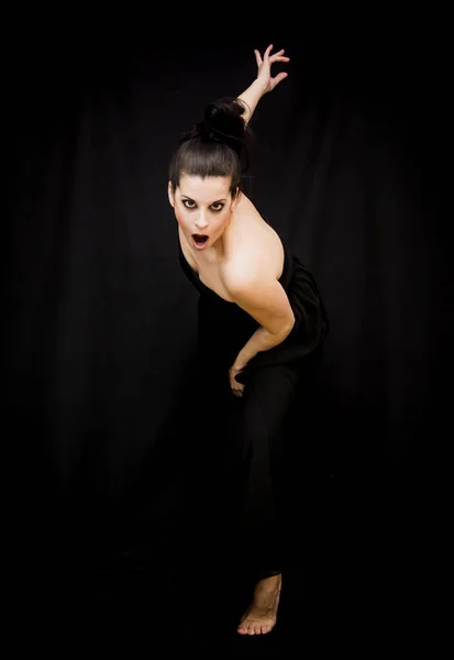 Bellezza Donna Ritratto su sfondo nero — Foto Stock