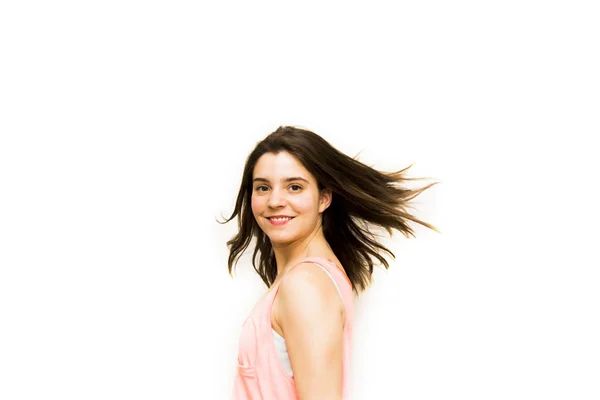 Retrato de una hermosa joven agitando su cabello —  Fotos de Stock