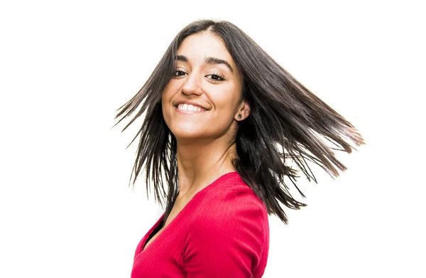 Retrato de una hermosa joven agitando su cabello — Foto de Stock