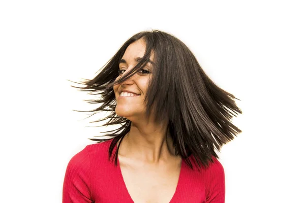 Retrato de una hermosa joven agitando su cabello — Foto de Stock