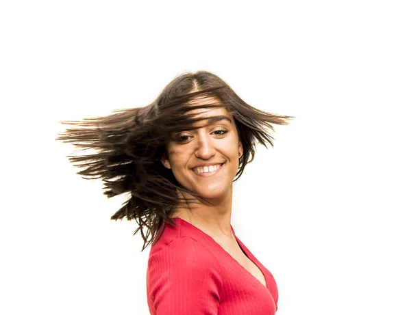 Retrato de una hermosa joven agitando su cabello — Foto de Stock