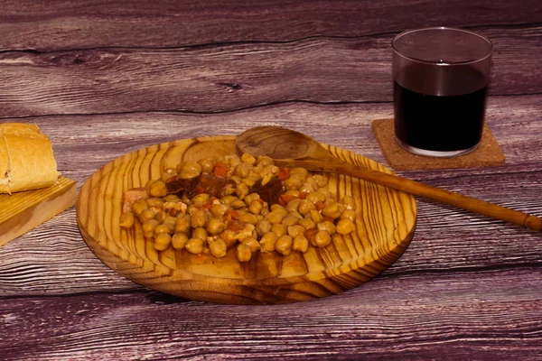 Madrid stew on a plate on a wooden table With bread and a glass — Stock Photo, Image
