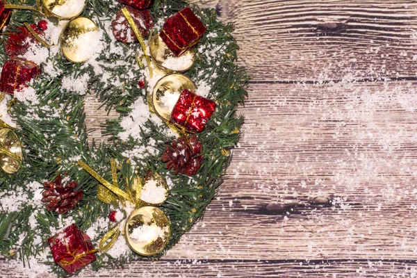 Decoração de natal em fundo de madeira — Fotografia de Stock