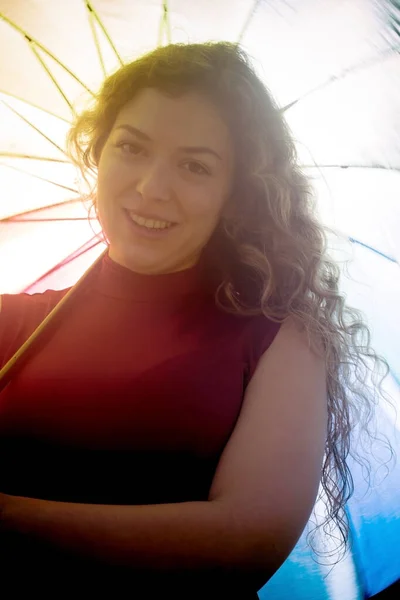 Mulher Bonita Com Guarda Chuva Luz Fundo Dia Ensolarado — Fotografia de Stock