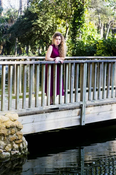 Retrato Una Hermosa Mujer Parque —  Fotos de Stock