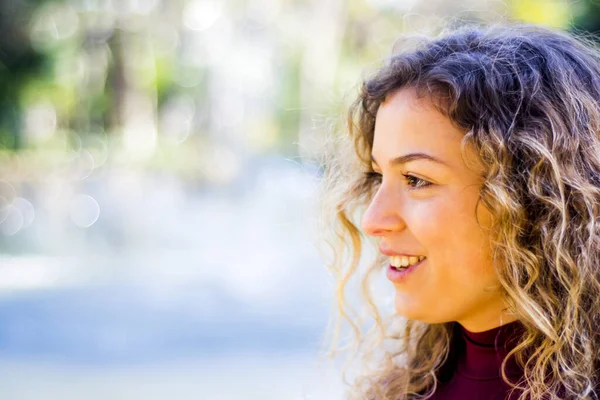 Retrato Mulher Bonita Parque — Fotografia de Stock