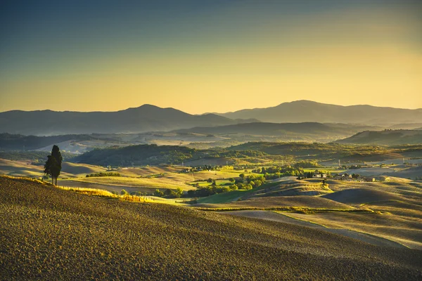 Tramonto della Maremma Toscana. Alberi, terreni agricoli, colline e campi. Ital — Foto Stock