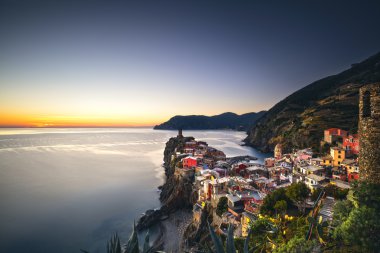 Vernazza Köyü, Sunset'teki havadan görünümü. Cinque Terre, Ligury, ben