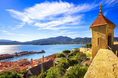 Elba Adası, Portoferraio fort havadan görünümden. Deniz feneri ve 