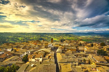 Orvieto Ortaçağ kenti havadan görünümü. İtalya