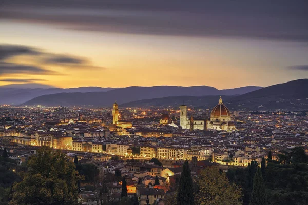 Florencia o Firenze atardecer paisaje urbano aéreo.Toscana, Italia — Foto de Stock