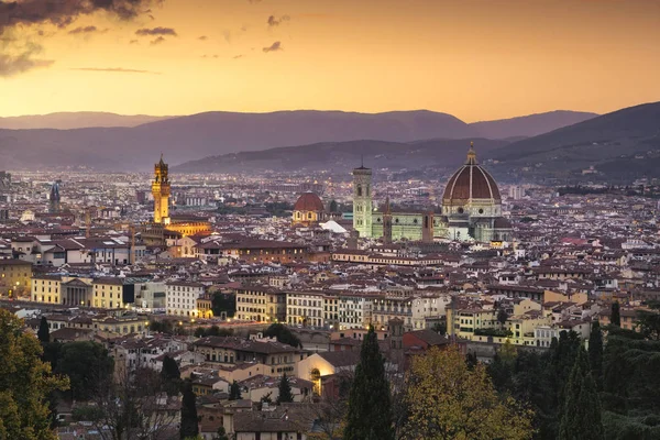 Florence vagy Firenze naplemente légi városkép. Toszkána, Olaszország — Stock Fotó