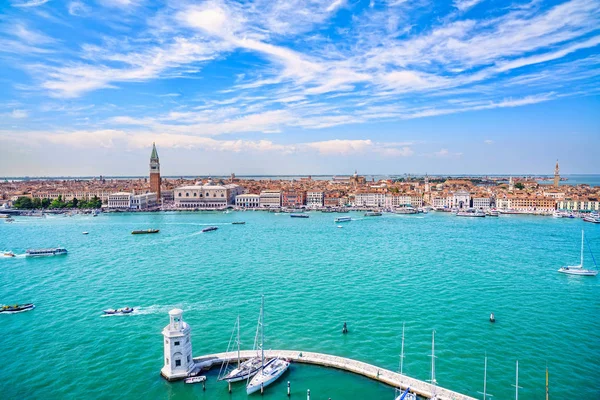 Panoramiczny widok Venice, Piazza San Marco z hotelu Campanile — Zdjęcie stockowe