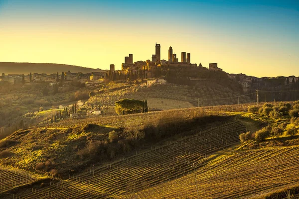 San Gimignano città medievale torri skyline e paesaggio. Toscano — Foto Stock